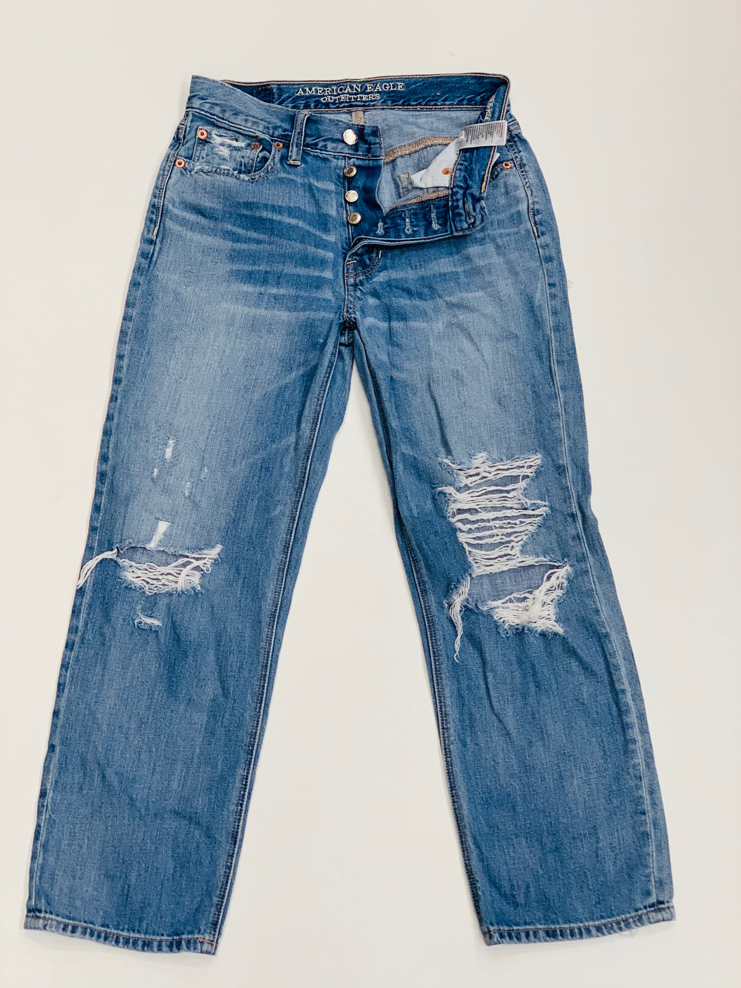 American Eagle Distressed Mom Jeans Size 2 (26)-183A15D0-A5BE-42E9-B217-079C2FB23CC1.jpeg