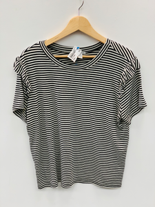 Short Sleeve Top Size Large