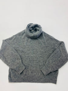H & M Womens Sweater Extra Small-7ADEF540-8CC1-4E71-B31B-B96218DED990.jpeg